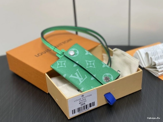 VUITTON LOUIS Card Holder Necklace-7.6*10*0.5CM 0408